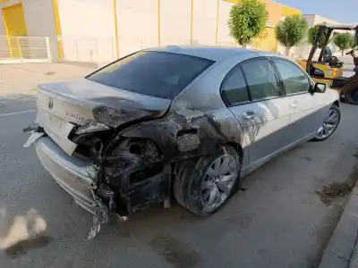 Veicolo di demolizione bmw serie 7 (e65/e66) 730d dell'anno 2001 alimentato m57306d3