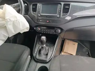 Veículo de Sucata kia carens iv 1.6 gdi do ano 2001 alimentado g4fd