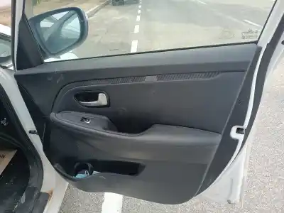 Veículo de Sucata kia carens iv 1.6 gdi do ano 2001 alimentado g4fd