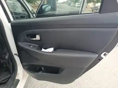 Veículo de Sucata kia carens iv 1.6 gdi do ano 2001 alimentado g4fd