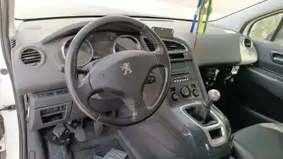 Vehicul casat peugeot 5008 active al anului 2001 alimentat ah01