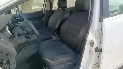 Vehicul casat peugeot 5008 active al anului 2001 alimentat ah01