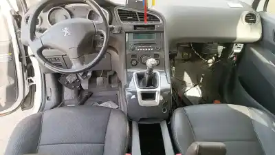 Vehicul casat peugeot 5008 active al anului 2001 alimentat ah01