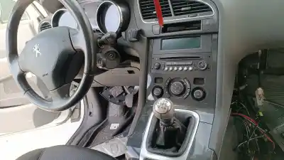 Vehicul casat peugeot 5008 active al anului 2001 alimentat ah01