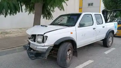 Veicolo di demolizione nissan pick-up (d22) king cab 4x4 dell'anno 2001 alimentato td25ti