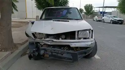 Veicolo di demolizione nissan pick-up (d22) king cab 4x4 dell'anno 2001 alimentato td25ti