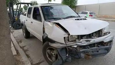 Veicolo di demolizione nissan pick-up (d22) king cab 4x4 dell'anno 2001 alimentato td25ti