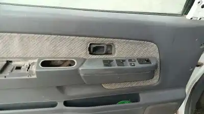 Veicolo di demolizione nissan pick-up (d22) king cab 4x4 dell'anno 2001 alimentato td25ti