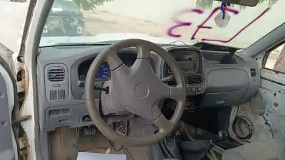 Veicolo di demolizione nissan pick-up (d22) king cab 4x4 dell'anno 2001 alimentato td25ti