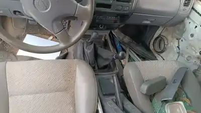 Veicolo di demolizione nissan pick-up (d22) king cab 4x4 dell'anno 2001 alimentato td25ti