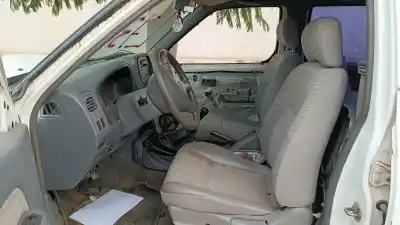 Veicolo di demolizione nissan pick-up (d22) king cab 4x4 dell'anno 2001 alimentato td25ti