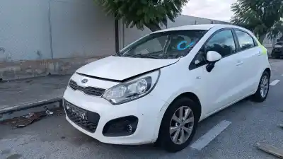 Veicolo di demolizione KIA RIO Drive dell'anno 2001 alimentato D4FC