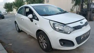Sloopvoertuig kia rio drive van het jaar 2001 aangedreven d4fc