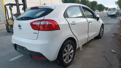 Sloopvoertuig kia rio drive van het jaar 2001 aangedreven d4fc