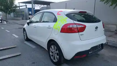 Sloopvoertuig kia rio drive van het jaar 2001 aangedreven d4fc