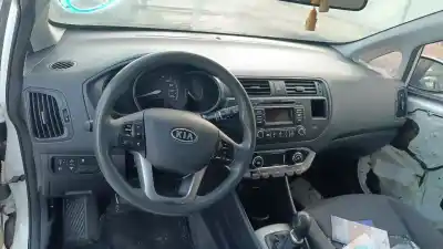 Sloopvoertuig kia rio drive van het jaar 2001 aangedreven d4fc