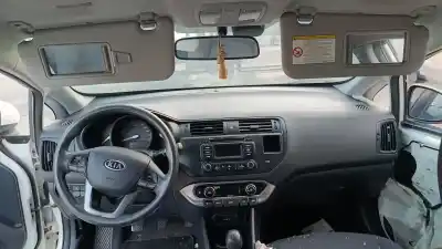 Sloopvoertuig kia rio drive van het jaar 2001 aangedreven d4fc