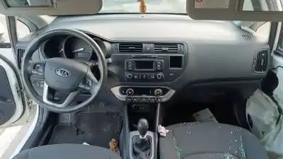 Sloopvoertuig kia rio drive van het jaar 2001 aangedreven d4fc