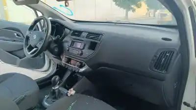 Sloopvoertuig kia rio drive van het jaar 2001 aangedreven d4fc