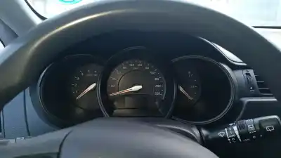 Sloopvoertuig kia rio drive van het jaar 2001 aangedreven d4fc