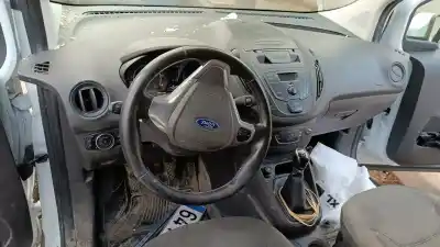 Veículo de Sucata ford                                               transit courier                                                                                                                                                                                                                                            ambiente                                                                                                                                                                                                                                                   do ano 2018 alimentado xucd