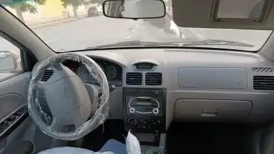 Veículo de Sucata kia rio ipanema berlina do ano 2005 alimentado a3d