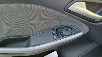 Vehicul casat ford focus lim. ambiente al anului 2001 alimentat 