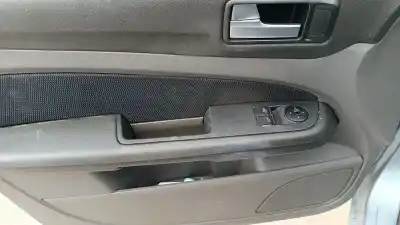 Veicolo di demolizione ford focus berlina (cap) ghia dell'anno 2005 alimentato g6da