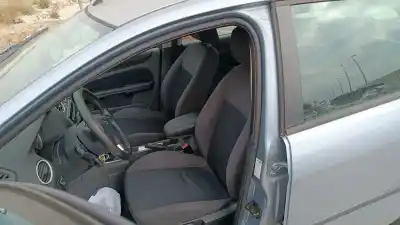 Veicolo di demolizione ford focus berlina (cap) ghia dell'anno 2005 alimentato g6da