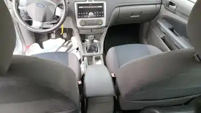 Veicolo di demolizione ford focus berlina (cap) ghia dell'anno 2005 alimentato g6da