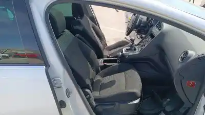 Veículo de Sucata peugeot 5008 premium do ano 2001 alimentado rhe