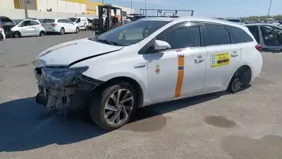 Veículo de Sucata toyota auris hybrid active do ano 2001 alimentado 2zr