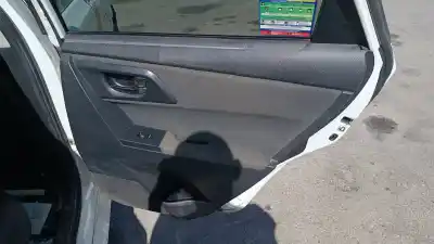 Veículo de Sucata toyota auris hybrid active do ano 2001 alimentado 2zr