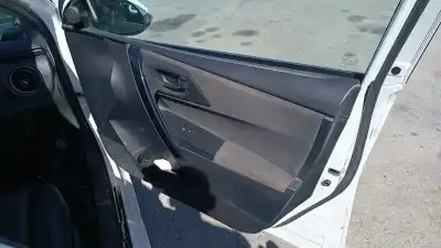 Veículo de Sucata toyota auris hybrid active do ano 2001 alimentado 2zr