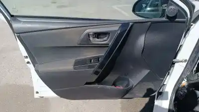 Veículo de Sucata toyota auris hybrid active do ano 2001 alimentado 2zr