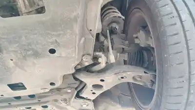 Veículo de Sucata toyota auris hybrid active do ano 2001 alimentado 2zr