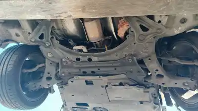 Veículo de Sucata toyota auris hybrid active do ano 2001 alimentado 2zr