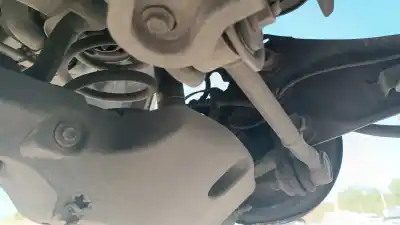 Veículo de Sucata toyota auris hybrid active do ano 2001 alimentado 2zr