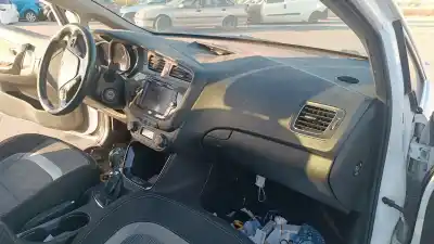 Veículo de Sucata kia ceed (jd) (2012->) 1.4 business [1.4 ltr. - 66 kw crdi cat] do ano 2001 alimentado d4fc