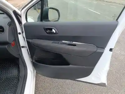 Veicolo di demolizione peugeot 5008 allure dell'anno 2001 alimentato 