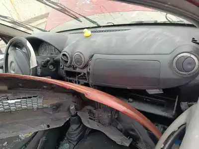 Sloopvoertuig dacia sandero laureate music van het jaar 2012 aangedreven k9k e8