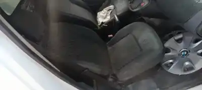 Veículo de Sucata renault kangoo be bop 106 cv / 78 kw do ano 2001 alimentado k4m834