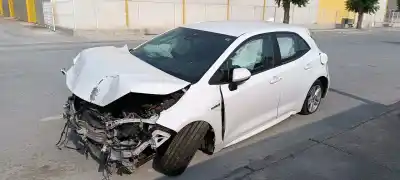 Veicolo di demolizione toyota corolla (e21) hybrid active dell'anno 2001 alimentato 2zr