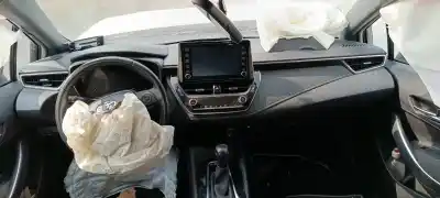 Veicolo di demolizione toyota corolla (e21) hybrid active dell'anno 2001 alimentato 2zr