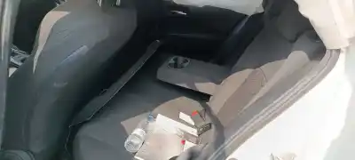 Veicolo di demolizione toyota corolla (e21) hybrid active dell'anno 2001 alimentato 2zr