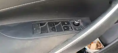 Veicolo di demolizione toyota corolla (e21) hybrid active dell'anno 2001 alimentato 2zr