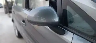 Vehicul casat opel corsa e color edition al anului 2001 alimentat 