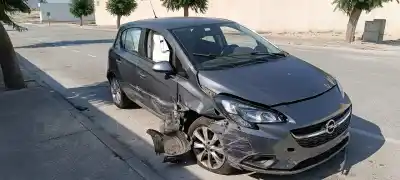 Vehicul casat opel corsa e color edition al anului 2001 alimentat 