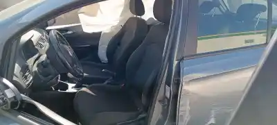 Vehicul casat opel corsa e color edition al anului 2001 alimentat 