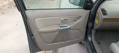 Veículo de Sucata volvo xc90 d5 kinetic do ano 2005 alimentado d5244t